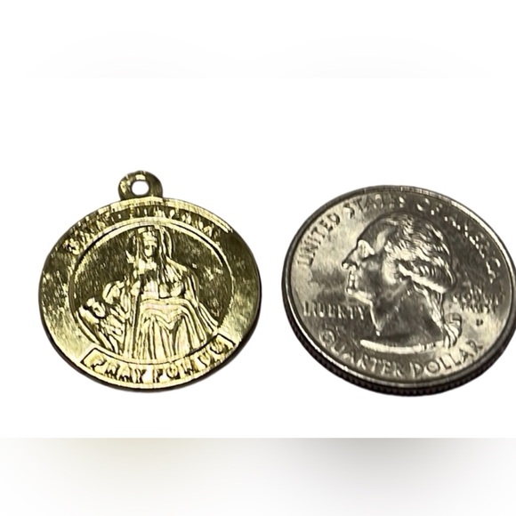 Saint Dymphna Gold Tone Medal. Pre owned Patron Saint of Mental Health - Picture 2 of 3